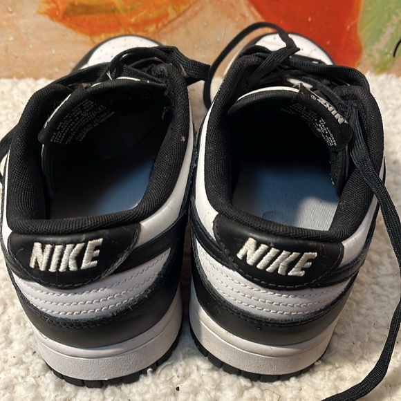 NIKE Women’s Black and White Sneakers 👟 - Picture 6 of 7